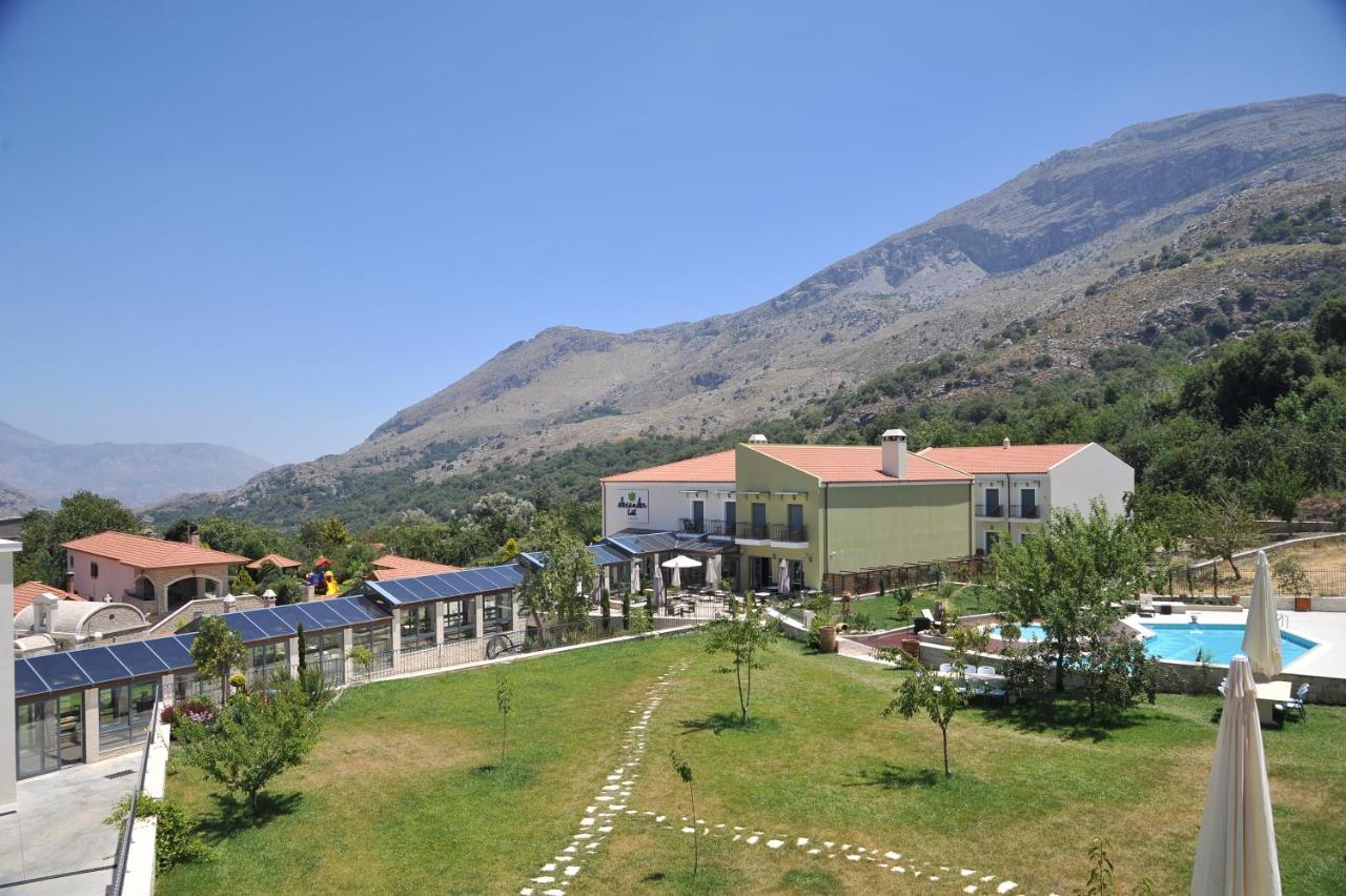 Alexander Mountain Resort Yerakarion Exterior photo